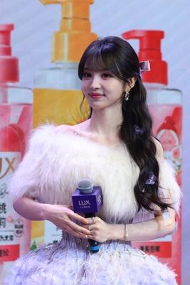 田曦薇现身上海出席力士品牌活动穿搭高级又浪漫美翻天了……那么高级在哪