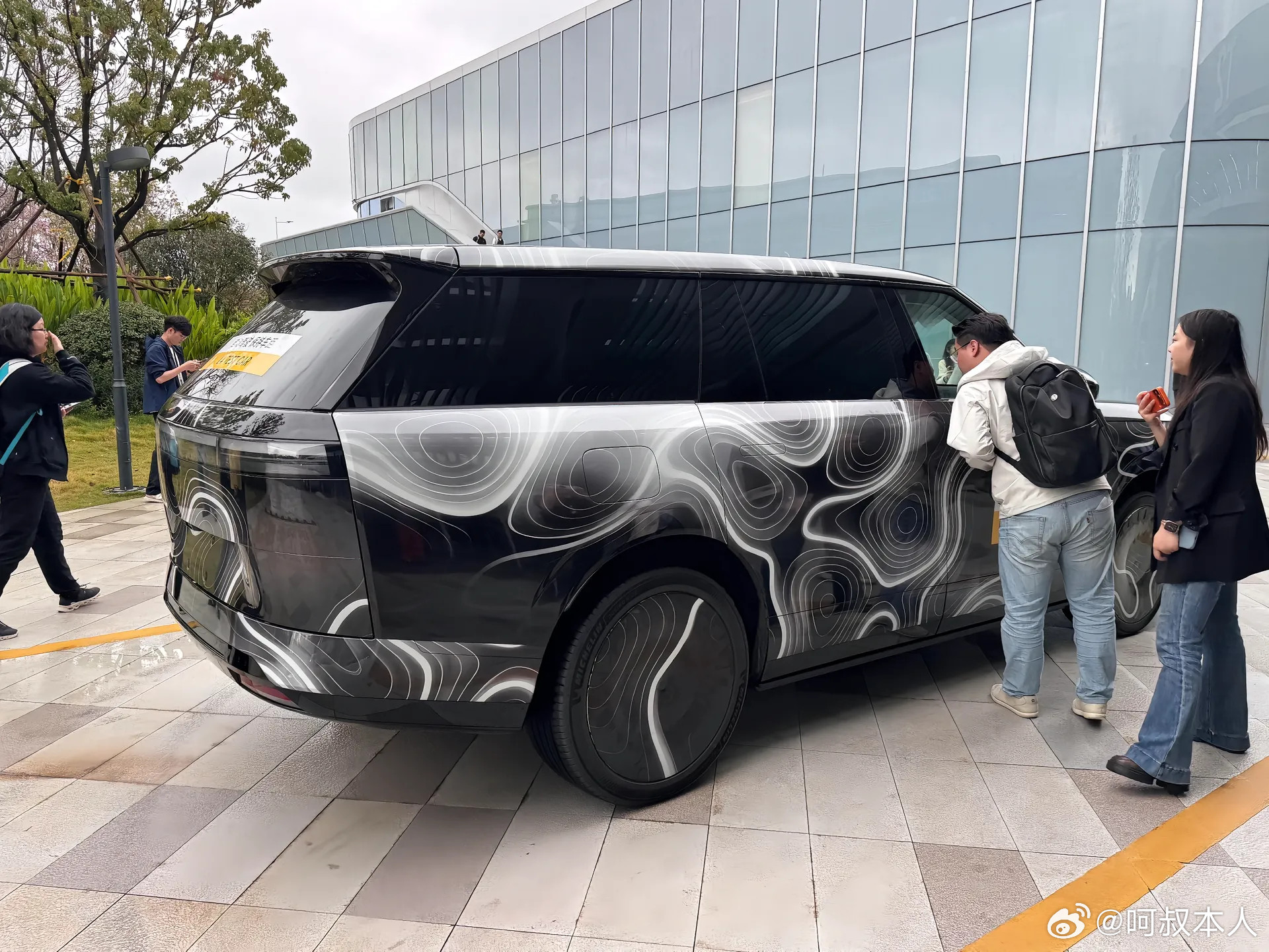 大湾区揽胜实车来了！小鹏gx双天窗+电吸，第三排的的靠背竟然能放那么躺，应该挺