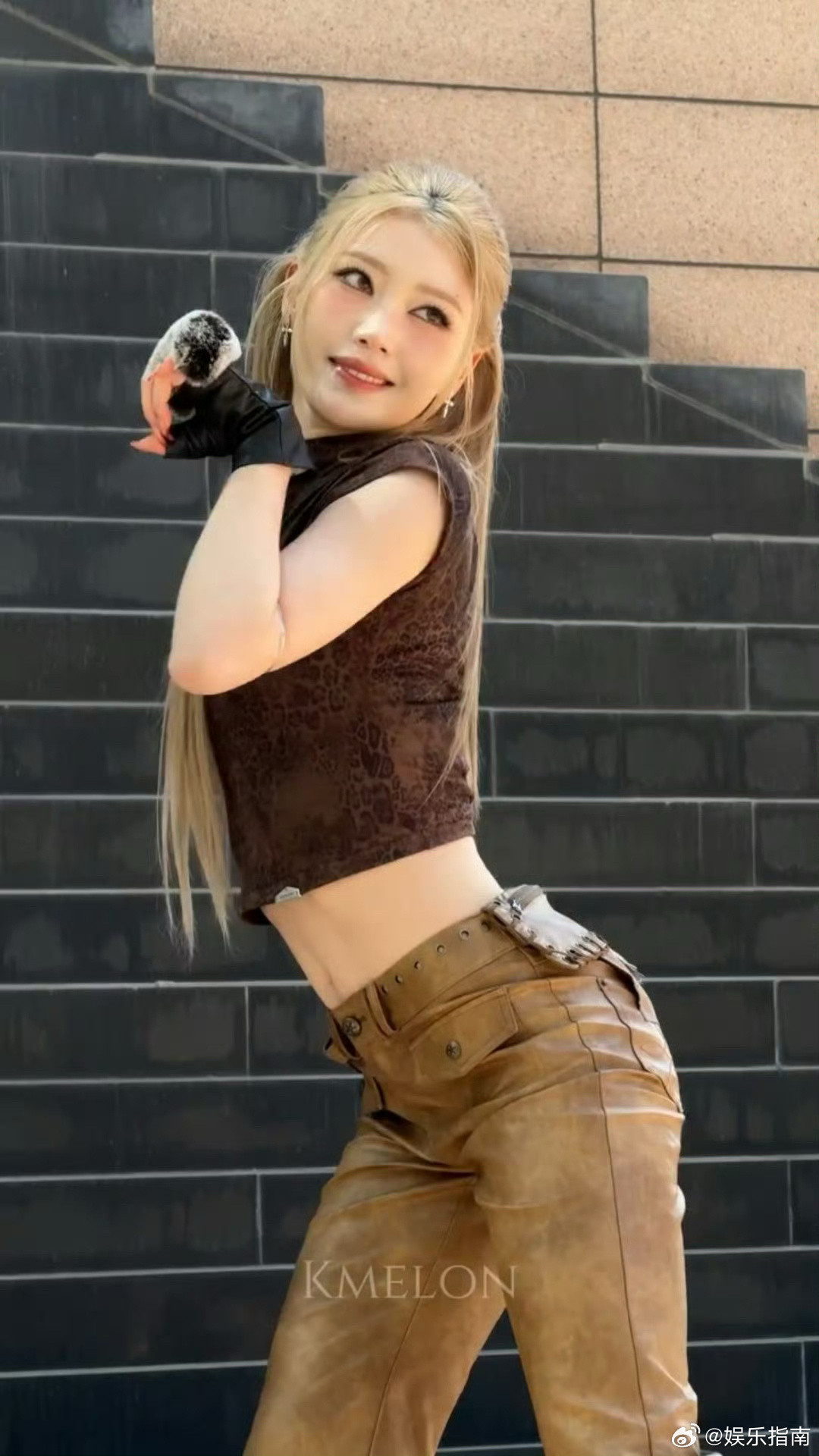 小婷跳了AOA的猫步轻俏，太完美了！完全100昏！🥰