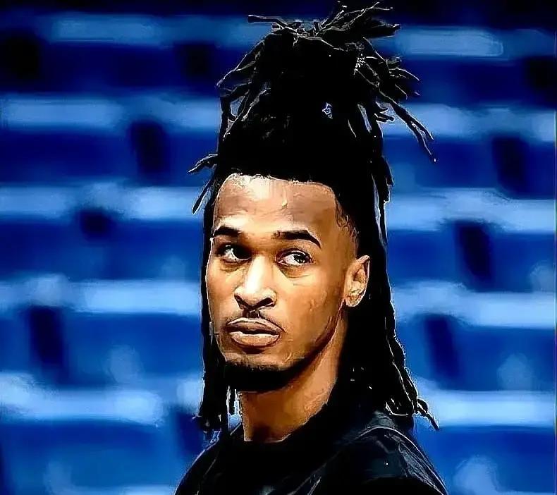 刚刷到马刺新秀卡斯尔的采访，突然觉得这小子挺明白事儿的。他说防东契奇“几乎