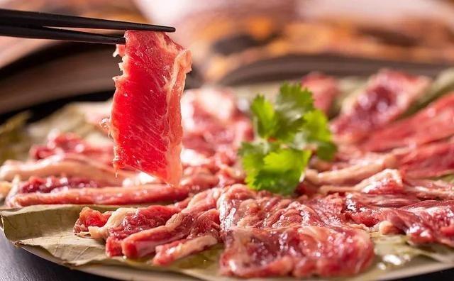 1976年起，一重庆男子吃草上瘾，34年吃了40吨草，闻到肉味就想吐，每天就靠吃