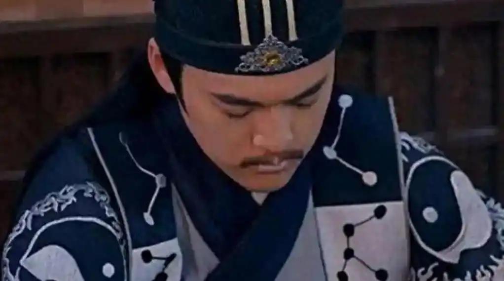 一个和尚如何精准在人群中认出了未来的皇帝后唐明宗？一群甲士列队而立，其中一人衣