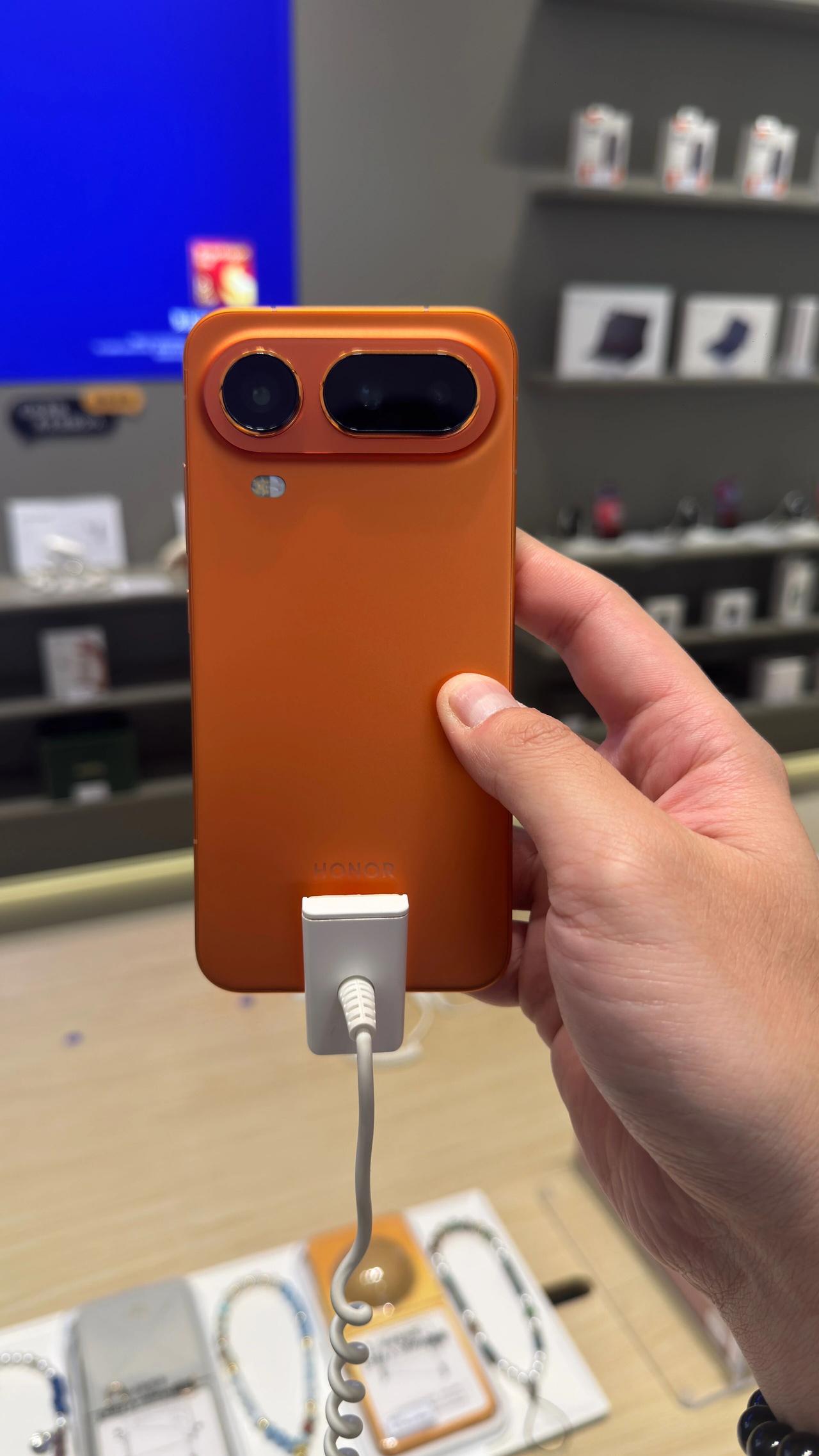 好久没摸到这么舒服的手机了相比iPhoneAir，荣耀Magic8P