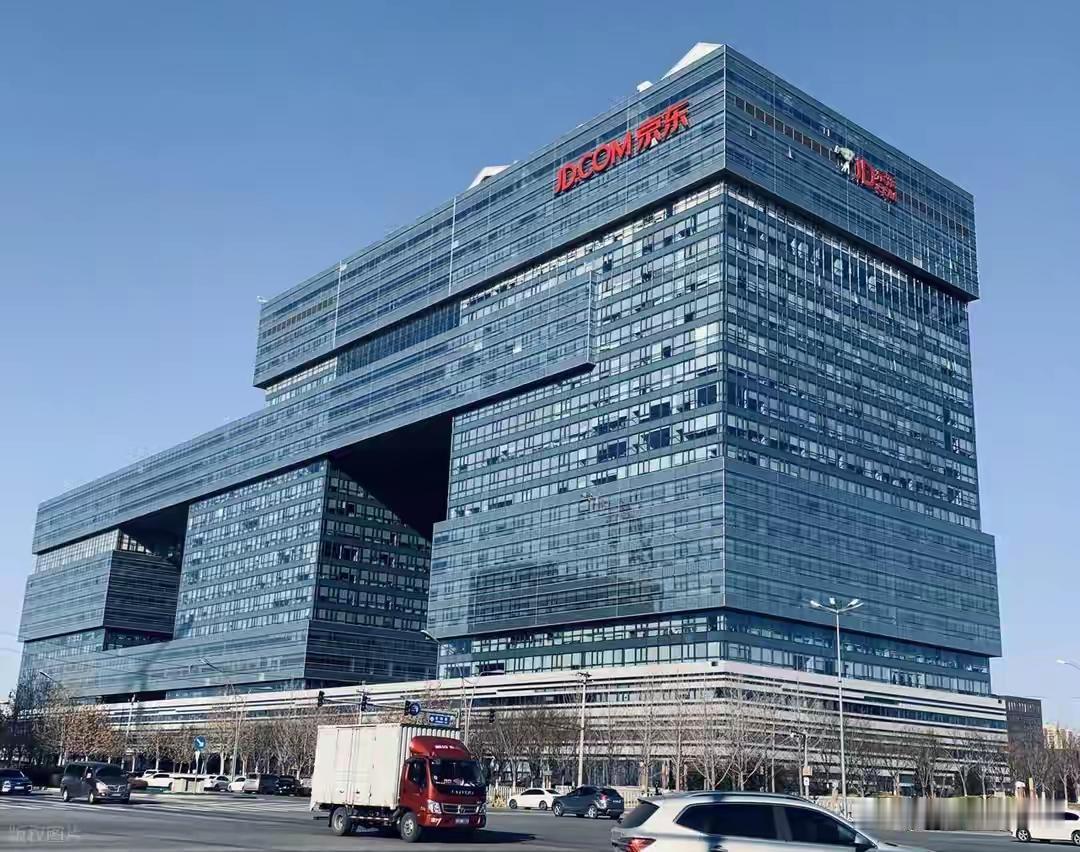 京东巴黎仓库遭大规模盗窃：手机电脑等5万多件物品被盗损失超3亿元当地警方：