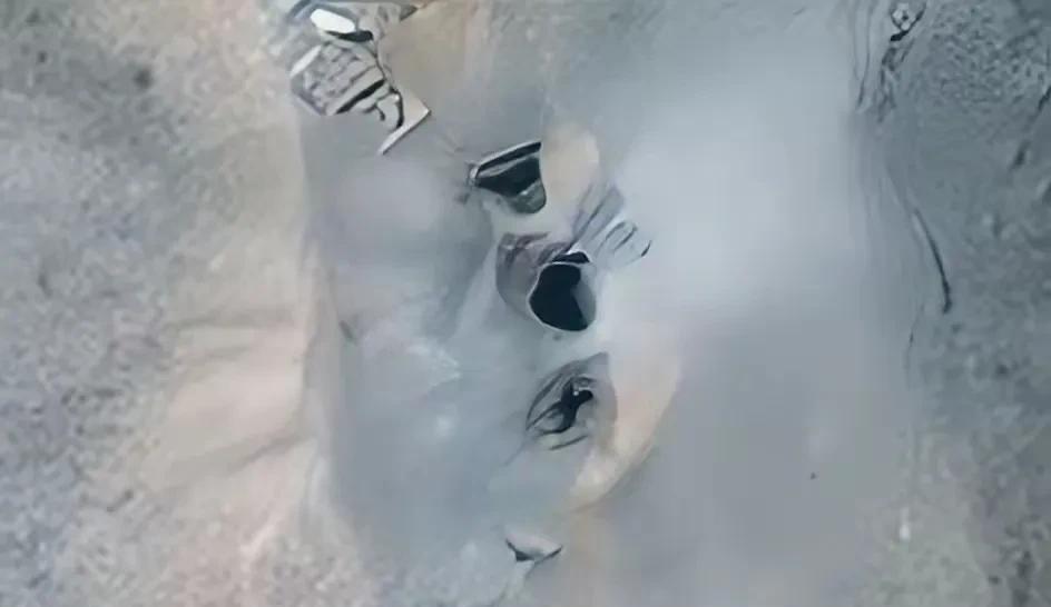 真相是这样！美国的CBU-57/B巨型钻地炸弹，袭击伊朗福尔多地核设施时，在地