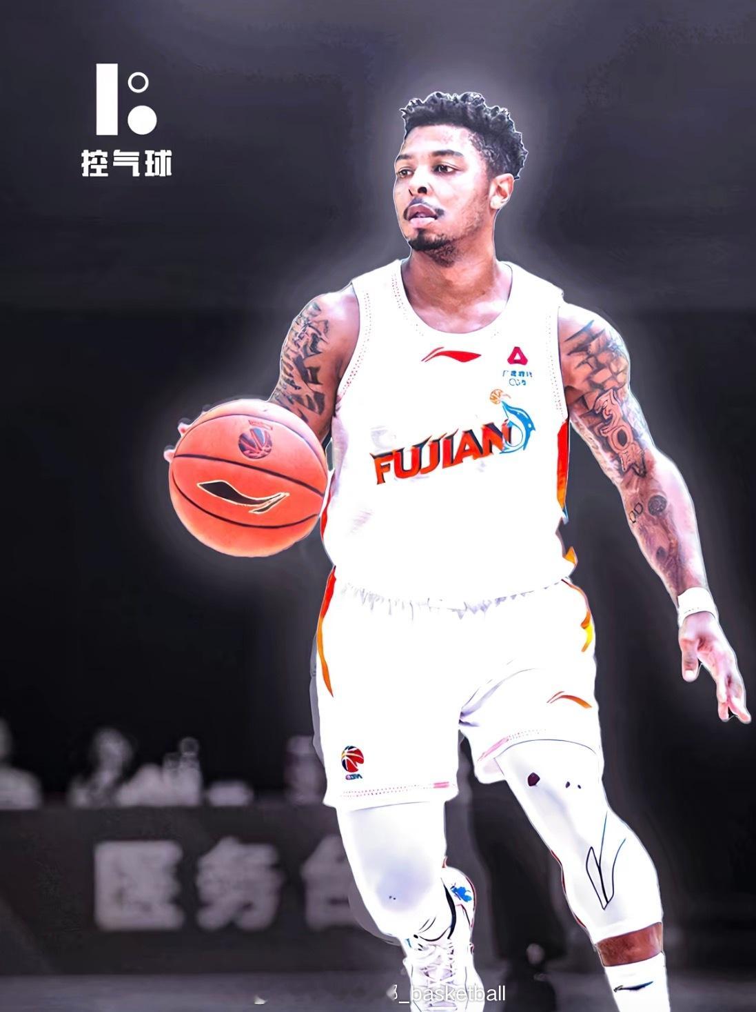 三个CBA球队球迷一起验牌，在刚刚结束的NBL常规赛中老鹰队全场手感在线战胜老牌