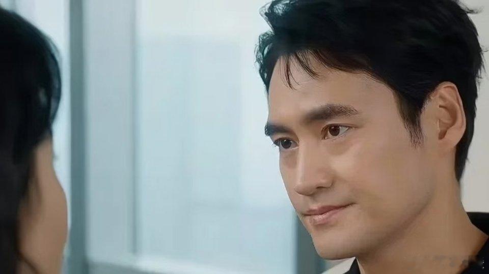 《亲爱的仇敌》罗曼方驰爱情背后的暗流在《亲爱的仇敌》里，罗曼与方驰的甜蜜爱情，反