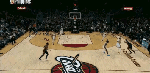 灯亮，哨响，球进，哈登的这记传球你怎么看？哈登接球启动瞬间，热火三名球员直接上前