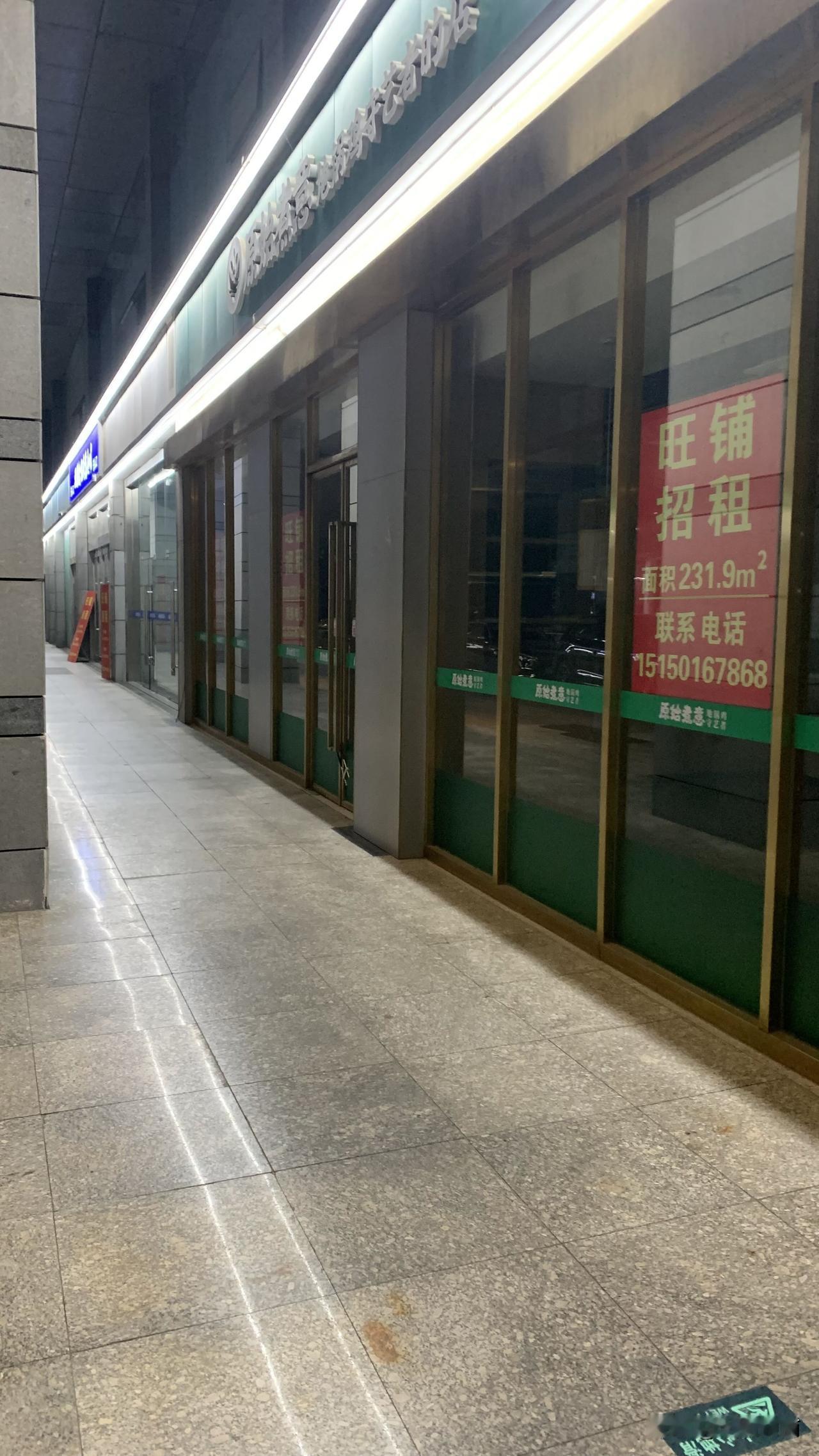 旺铺，旺铺！一排旺铺等待新的主人来你说这生意都差到什么程度了，有人或许会说