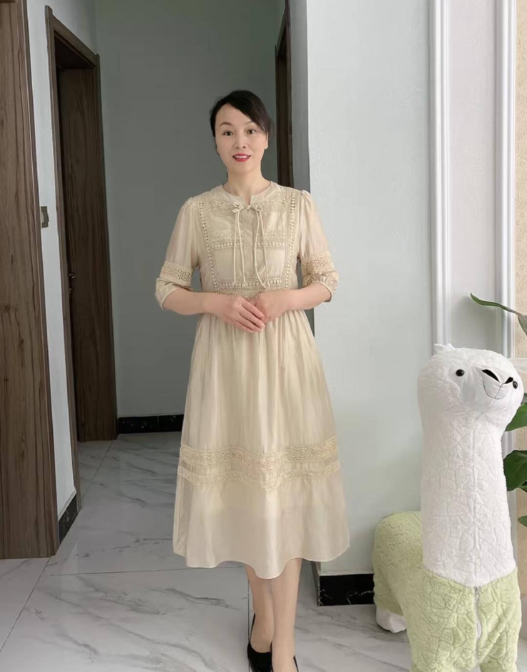儿媳给我买了条裙子，说逛街看到觉得我穿好看，夏季清仓才一百多很划算，可我心里实在
