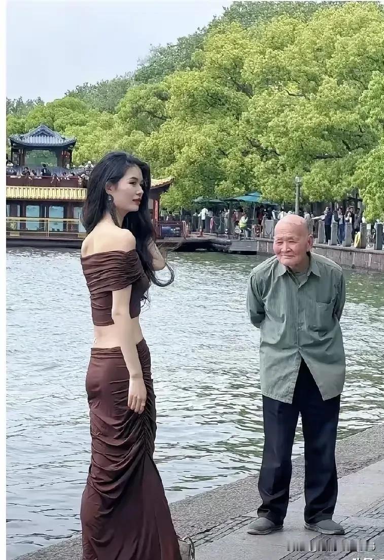 人在西湖看西子却已是个老头子艳福虽然能遇见遇见只能当念想
