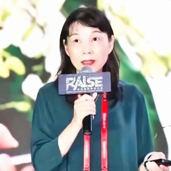 杜建英、宗继昌、宗泽后全都傻眼沉默了!谁也没料到,宗馥莉不光以宏胜总裁身份回了娃