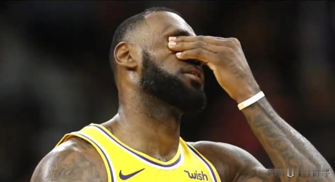 湖人输球真的别再怪詹姆斯了，詹姆斯复出前湖人十胜四负，复出后八胜三负，胜率根本