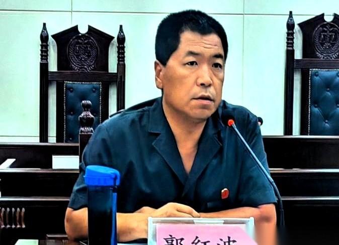 澳洲的肥美龙虾，现在估计只能在自家海里烂掉、养老了。堪培拉那群西装革履的政客，