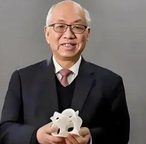 遮羞布被撕下！美籍华裔数学家丘成桐直言：“中国数学水平落后美国八十多年，跟美国上