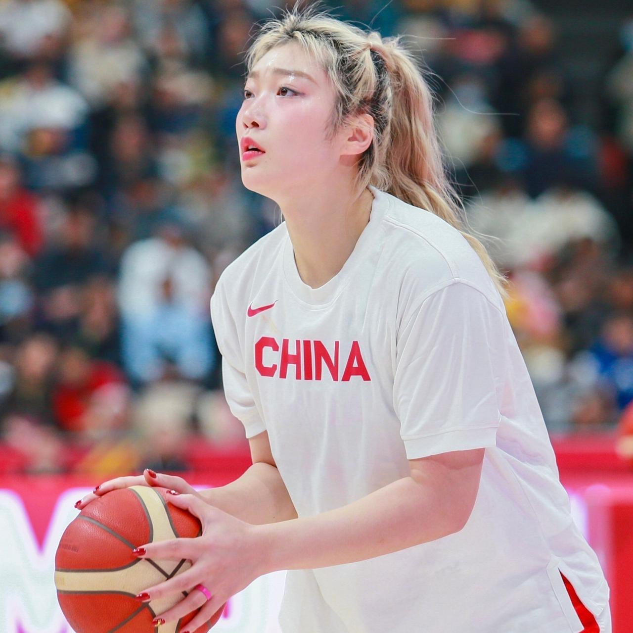 中国女篮备战世预赛的15人大名单定了，张子宇、王思雨、李梦、李缘这四位直接落选，