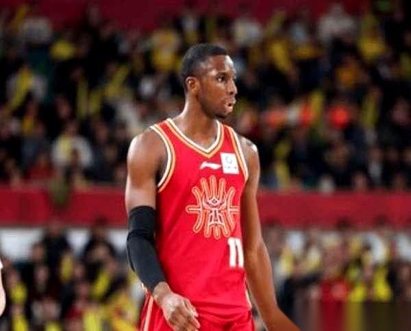 我跟你说，今晚这球最值的不是95比89这个比分，是山西队花大几千万请回来的那位爷