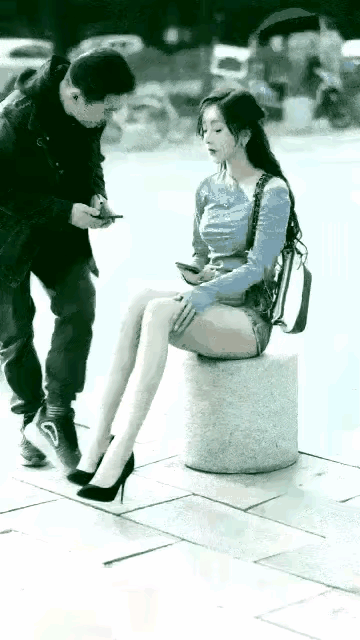 多少男人看到这两条长腿，自然就脾气没了，神精也短路了为什么？谁科普，解释一下最