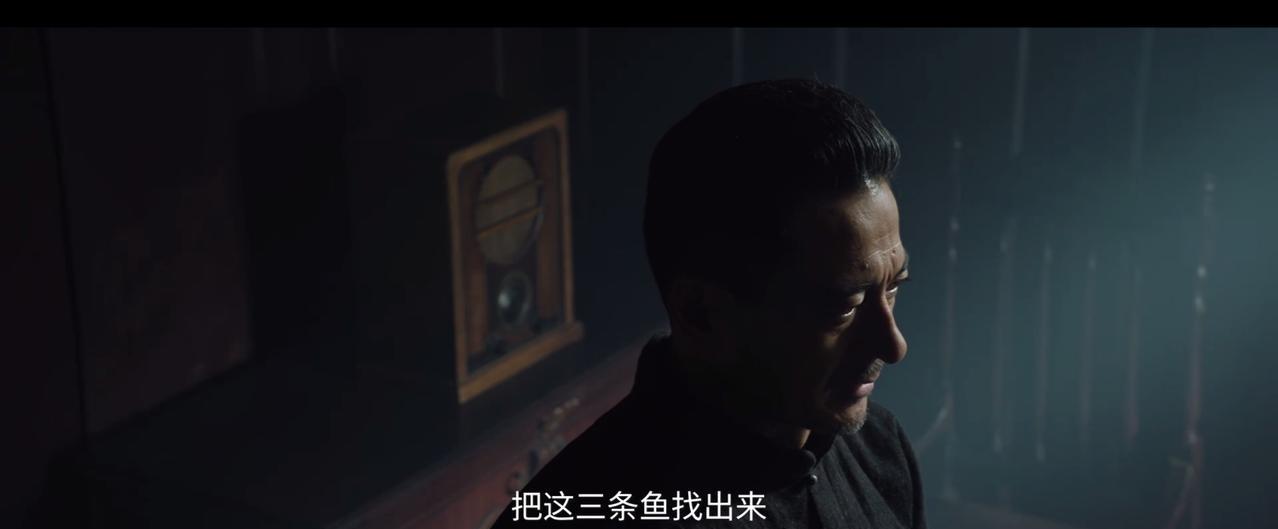 《归队》鲁长山假扮成擦鞋匠，始终没有见到肖铁林的人影。[打脸][打脸][打脸