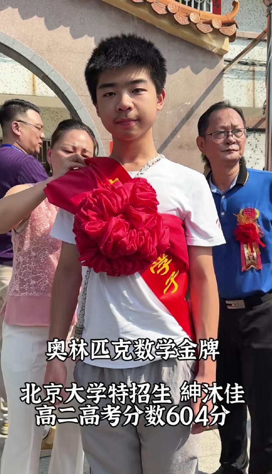 小孩一个，脑子这么聪明!是不是小学读初中课本、初中读高中课本，高一就读完高中全部