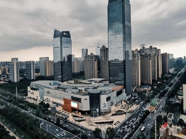 合肥北城未来肯定会随着合肥实力壮大越来越好。就拿交通来说，地铁8号线的开通，让北