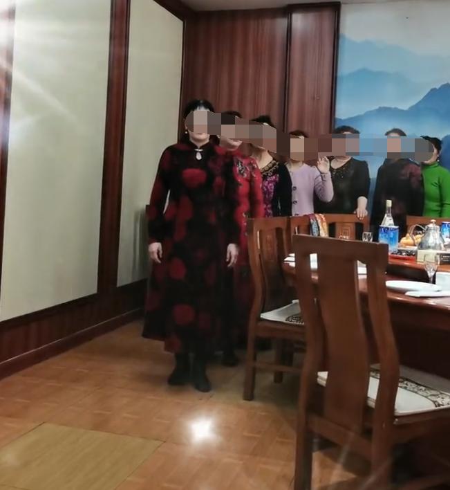 我退休后闲不住，跟小区里几个老姐妹、老大哥凑了个搭伙养老的小团体，说好“男人出钱