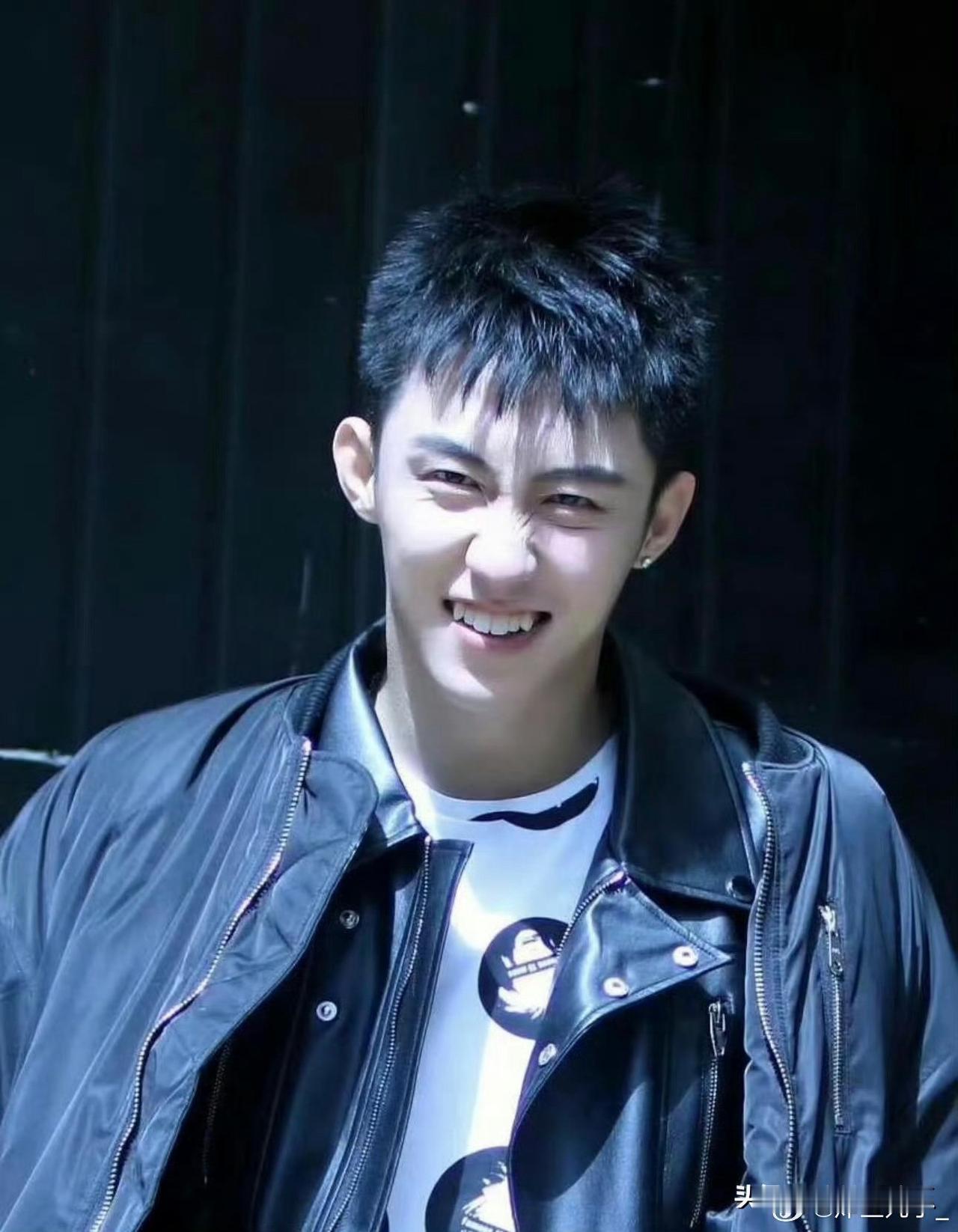 杨玏今天应该很难过吧因为王玉雯有新的对象了他们才分手一年，在一起6年，婚房都