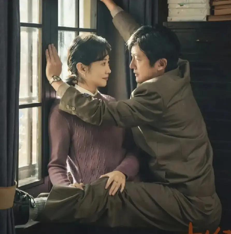 《老舅》这剧开播了。央视八套和爱奇艺都能看，讲的是东北下岗潮那些事。郭京飞