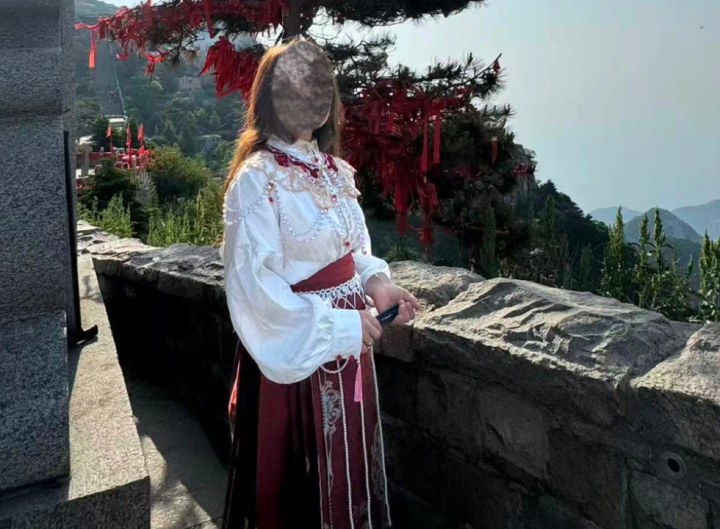 陪嫁存款单和金条假的, 奔驰车租的, 亲属找人演的! 35岁女子被控重婚诈骗罪