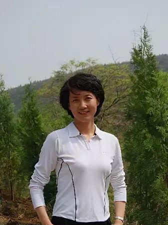 李修平已经很久不再主持节目了，当年的她可是一代男人心中的女神，如今虽然年龄大了，