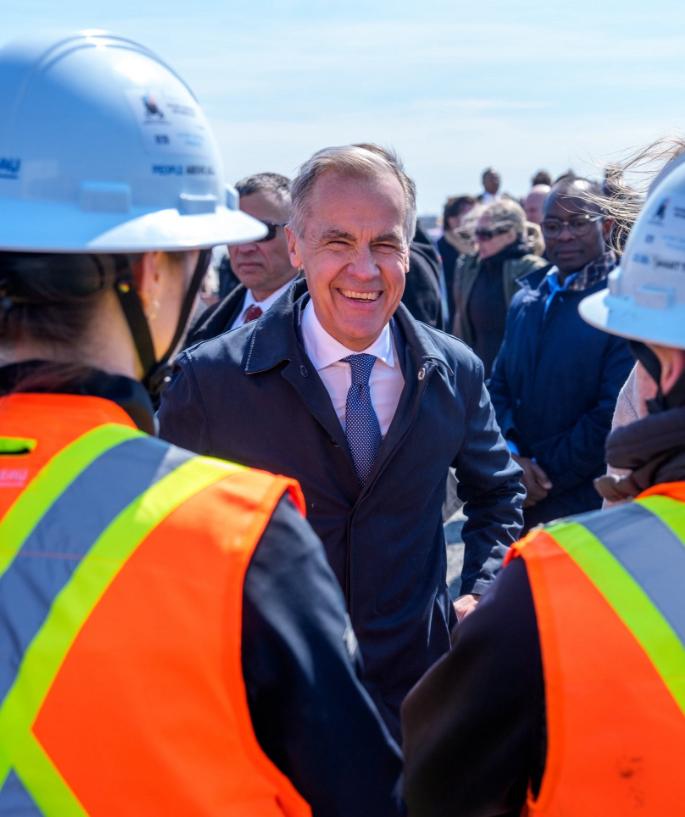 加拿大公开喊话中国，对美态度彻底变了！当地时间19日，加拿大总理卡尼发表讲话