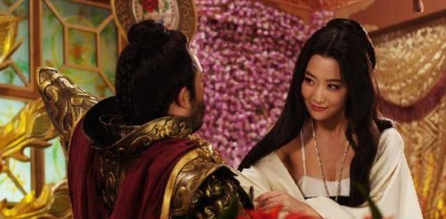 618年，隋炀帝杨广被杀，萧皇后为了保命，以身侍奉宇文化及。哪料，宇文化及还不知