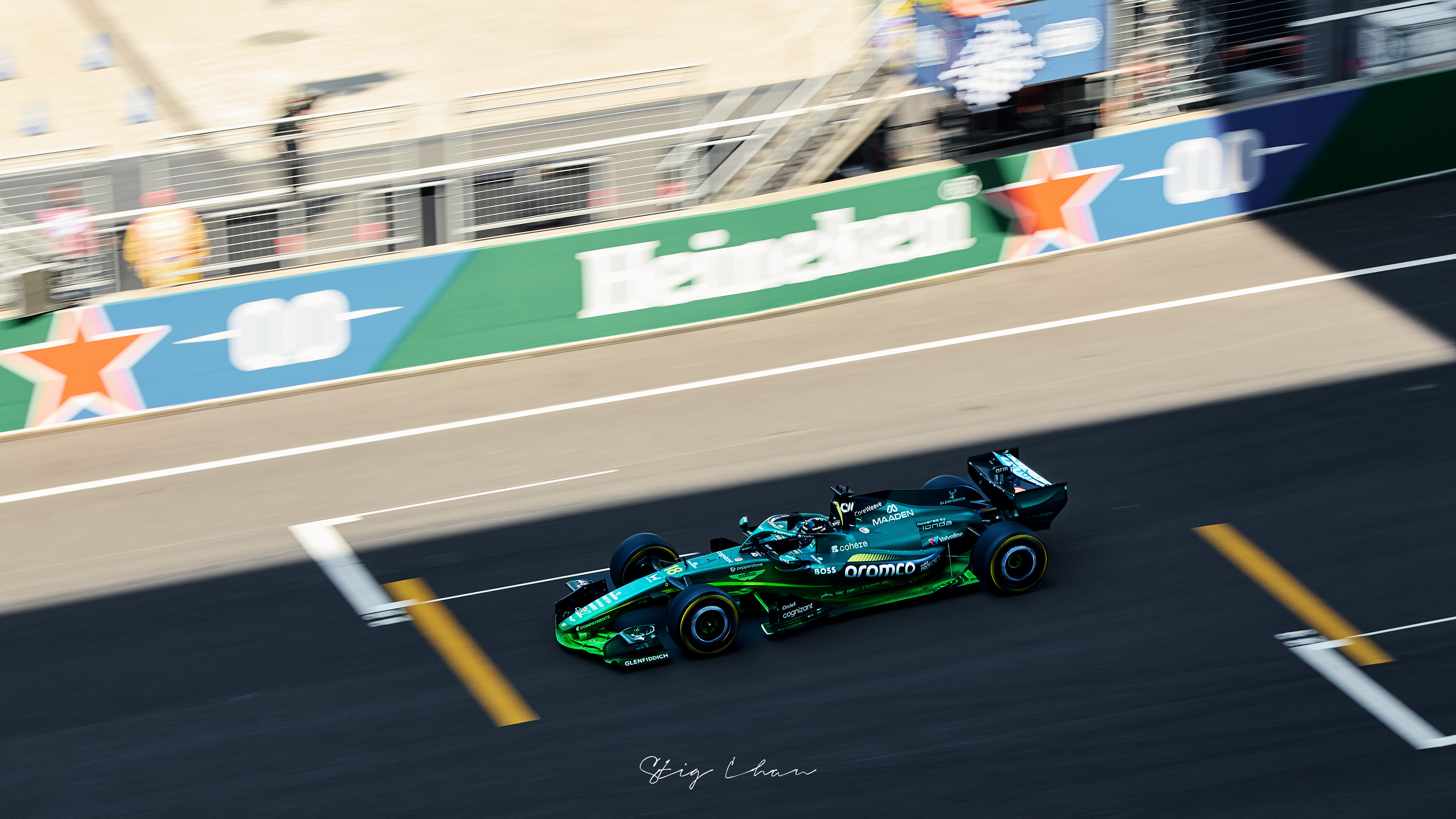 【有几句话不吐不快】这，是我练习赛期间拍摄的阿斯顿马丁车队的赛车，为路人更好理