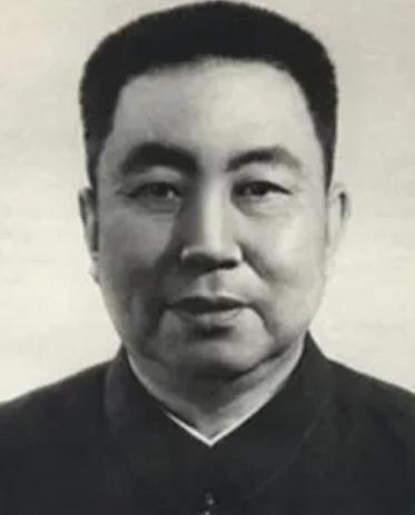 毛主席曾说华国锋最老实，但他却违背主席遗愿，中央无人反对！1976年，中