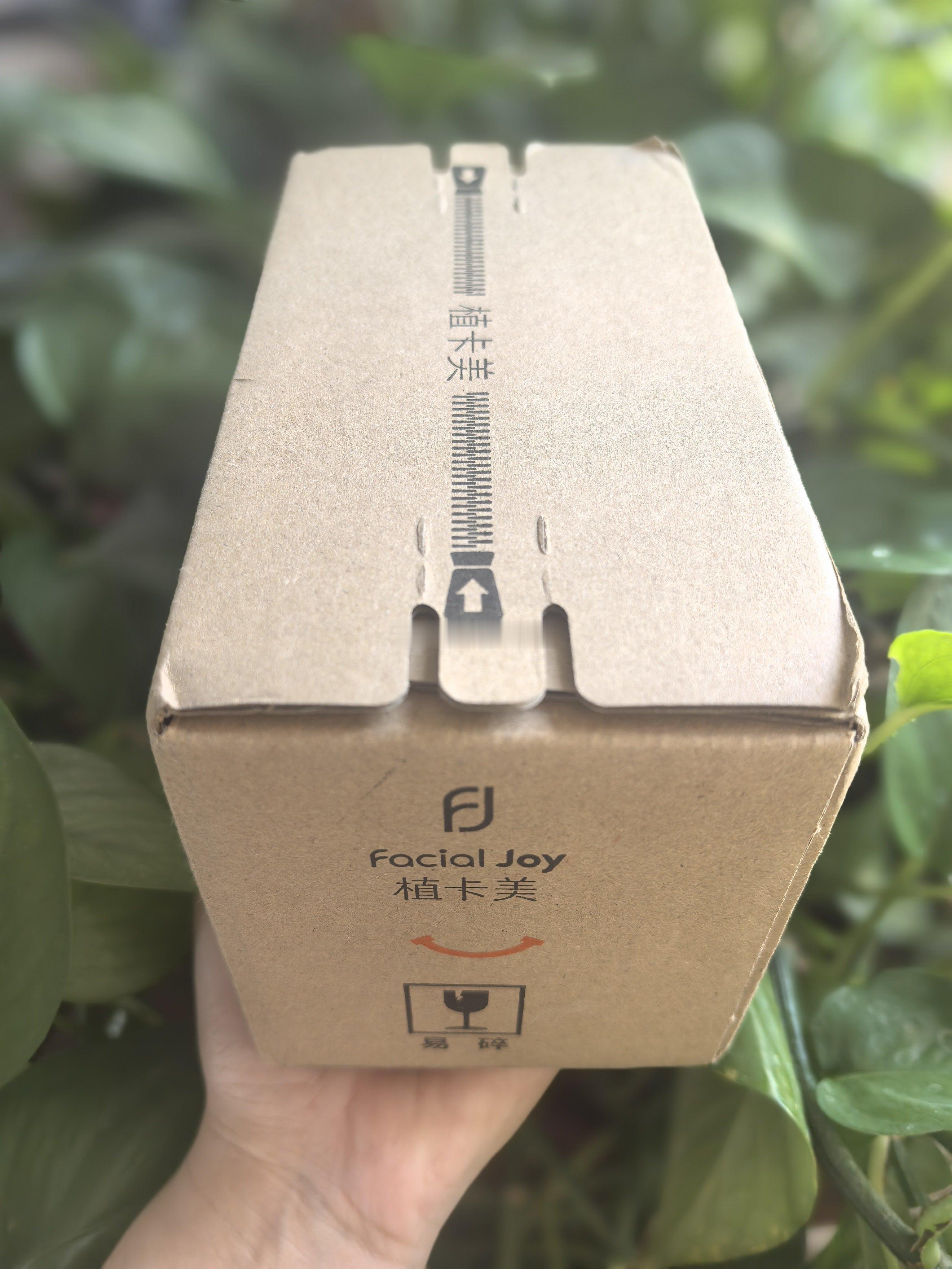 有没有人和我一样，就喜欢这种快递箱？不用到处找剪子，也不会把箱子划得乱七八糟，沿