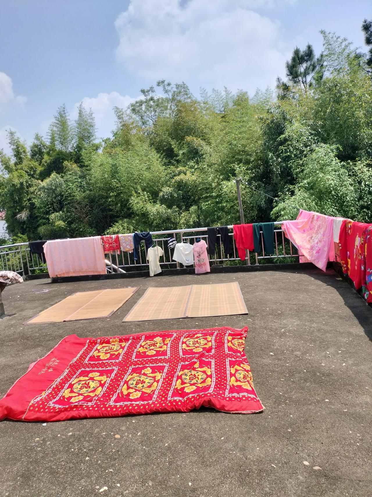 大家经常看我的头条，你们也知道我们江西省经常下雨，而今天也是你们第一次看我拍出太