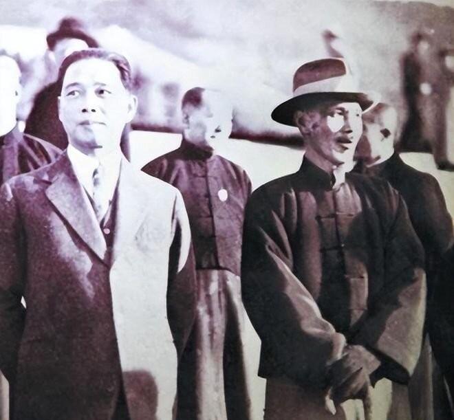 1935年11月1日，伪装成记者的杀手孙凤鸣不见蒋介石出来，吞下的鸦片已发作，便