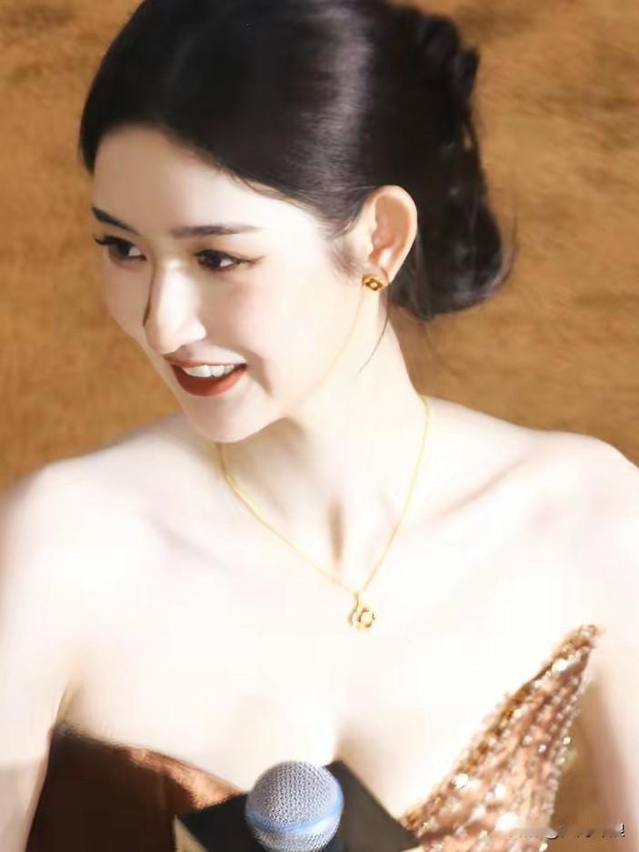 文艺评论家如此评价王玉雯！这位评论家说对王玉雯的评价可用9个字来概括这9