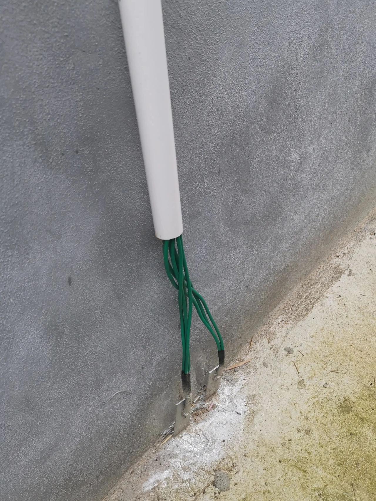 昨天，看到一张自建房电气接地的图片，不禁感慨万千！大家都知道，农村自建房没有