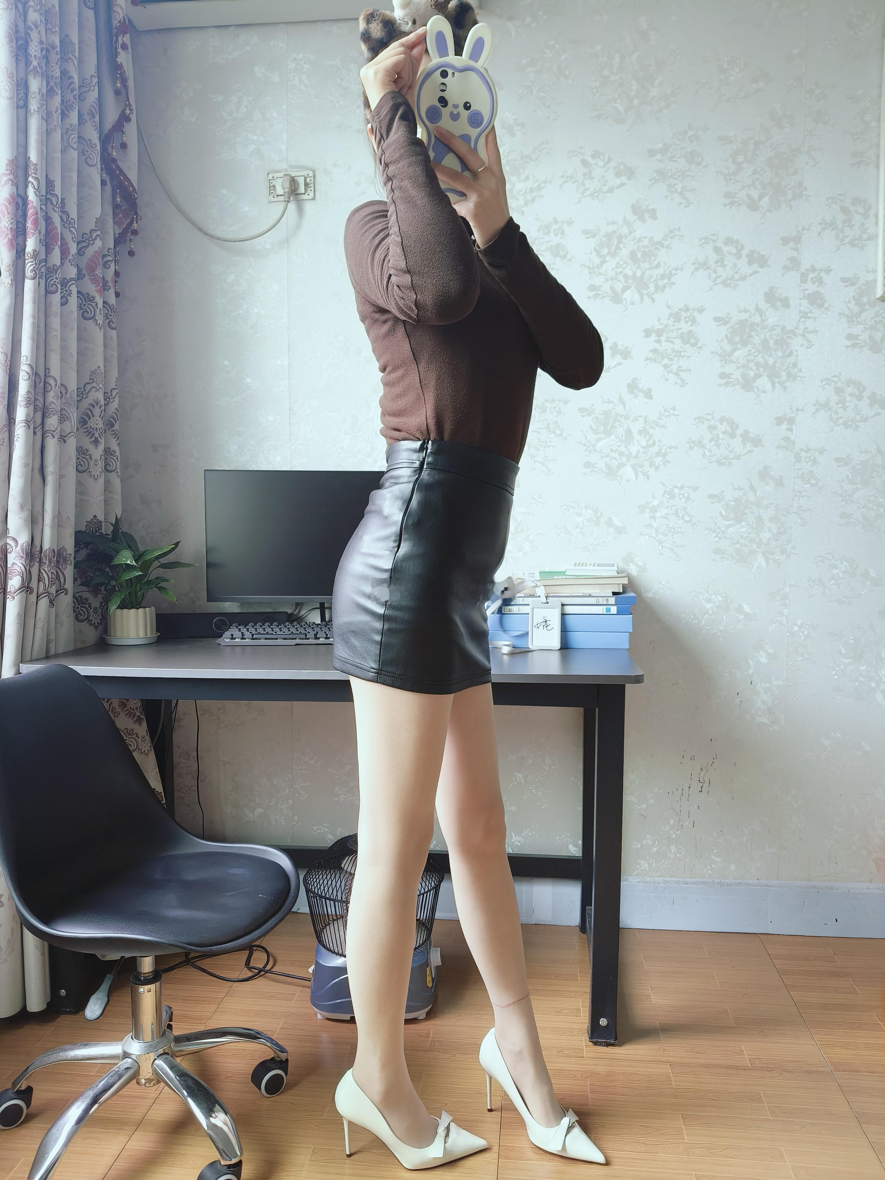 想跟婲姐发展成同事关系吗？