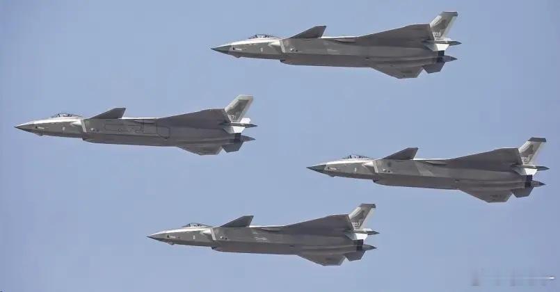 逆势超越！歼-20量产规模刷新纪录，全面碾压F-35项目体系弊端外媒最新研判指出