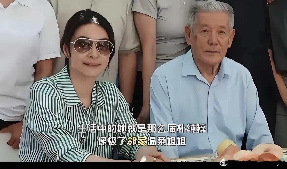 霍启刚兑现了承诺，9月3日带着双方父母和三个孩子，自驾游来到了新疆伊犁，三代人全