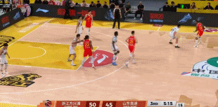 看着顺眼的还是陶汉林克里斯得分确实多，但是防守上、专注度上都有很大问题，一有情