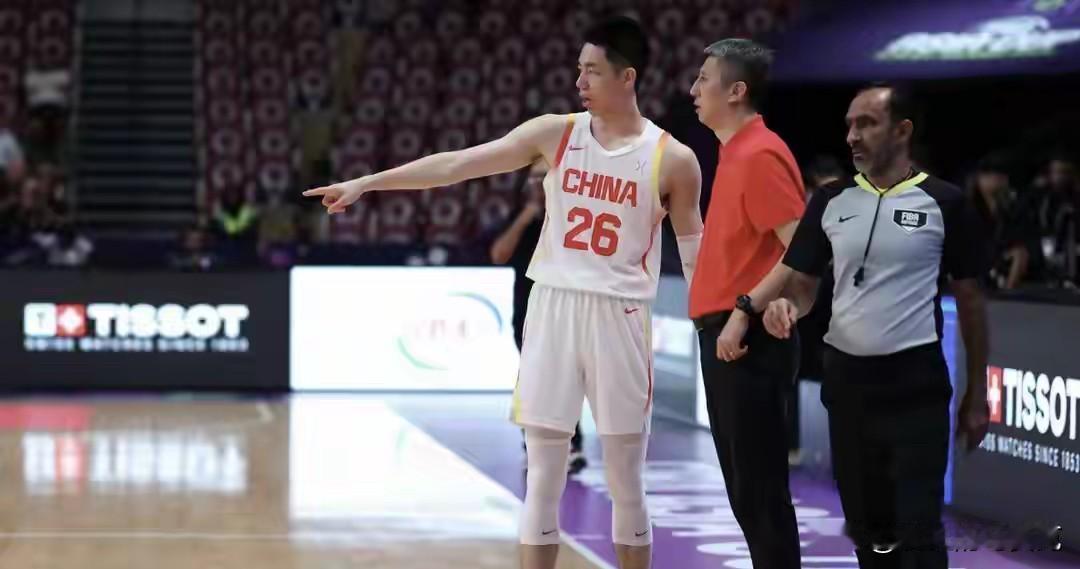 胡明轩是什么鬼，得分后卫，上一场2分，这一场有很大进步，翻了一倍。这简直是丑陋