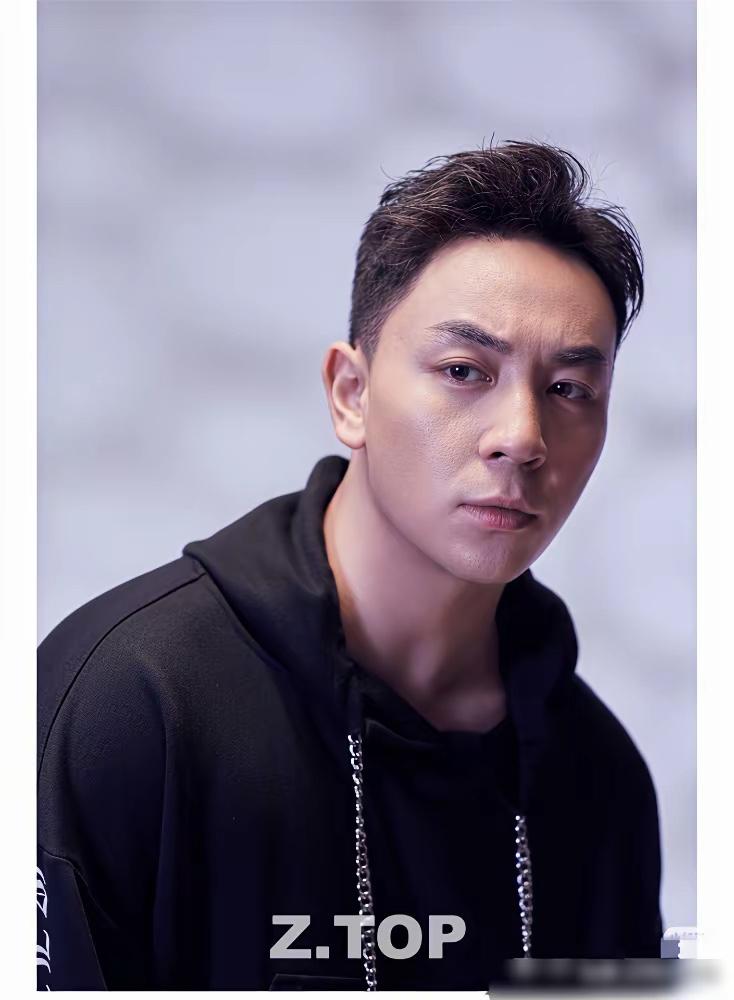 有消息释小龙曾经找过周星驰想零片酬出演《功夫女足》中的角色但是被星爷拒绝了