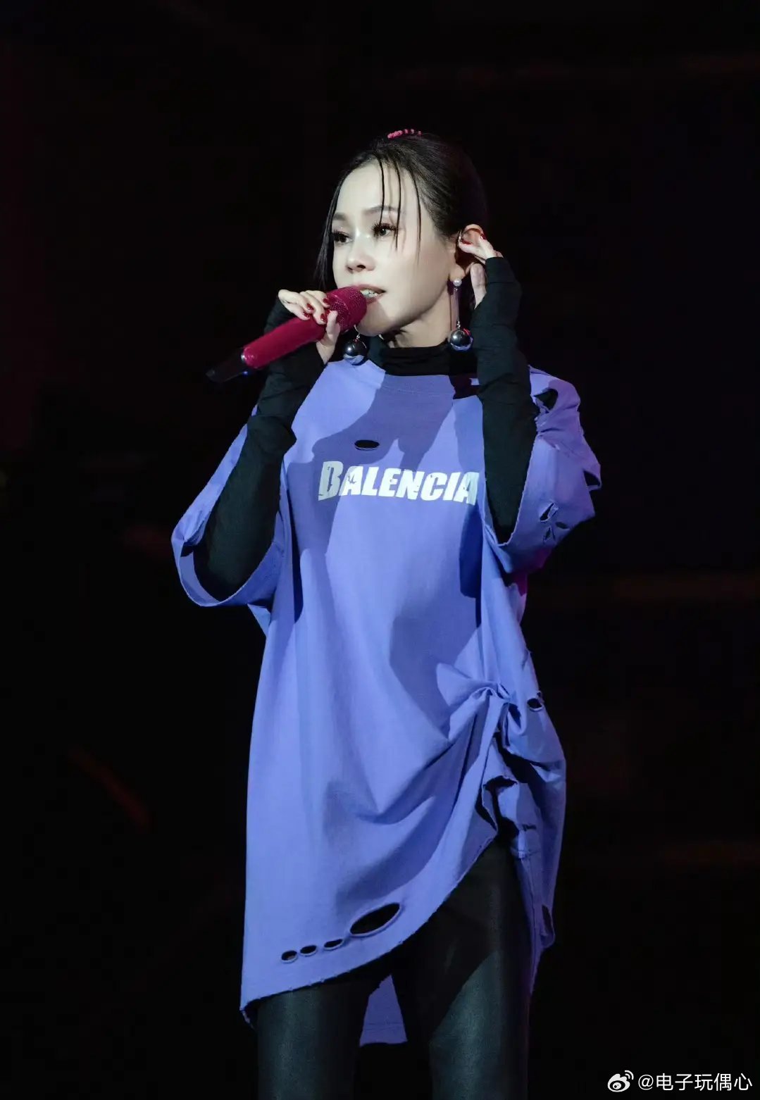 她嫌丈夫又胖又秃，却为他生下3子，如今交往小8岁男朋友