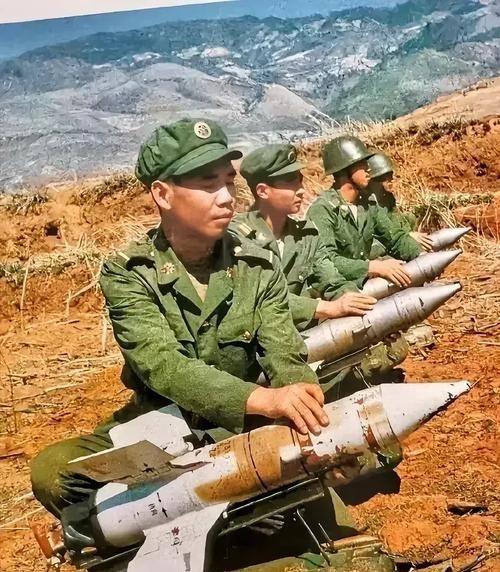 当年，苏联陆军有5万辆坦克，中国为其准备了10万枚反坦克导弹！上世纪60、70年