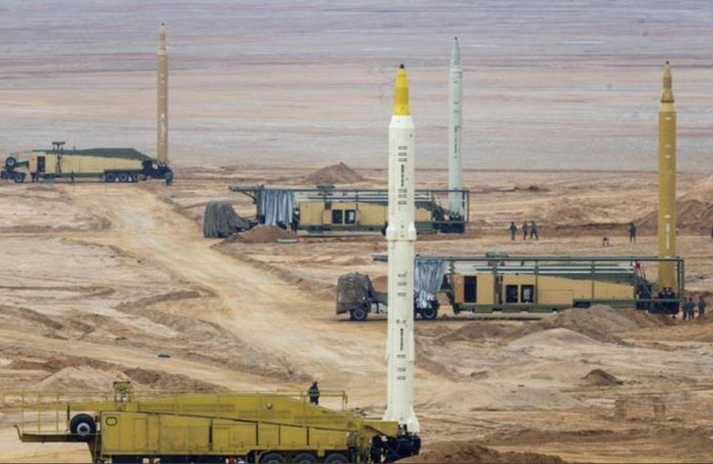 12天激战惊全球！伊朗75枚导弹直扑以色列，美国30%萨德弹药打光最近，以