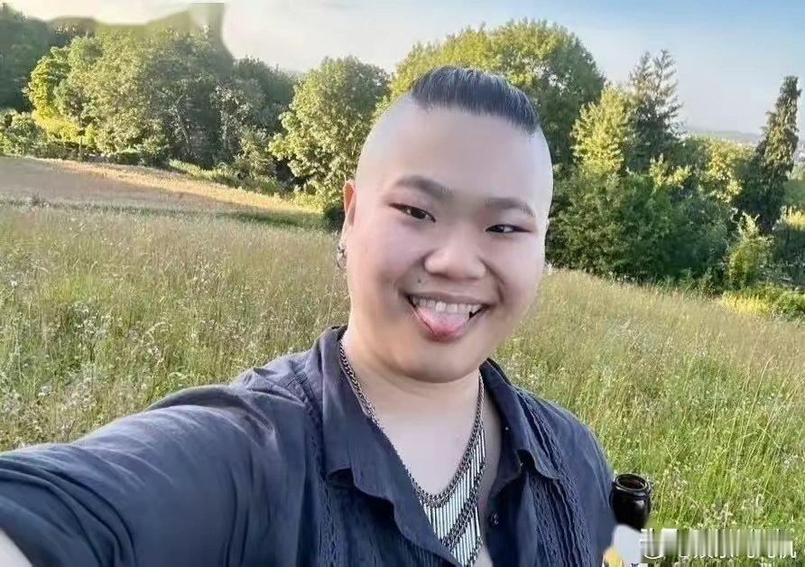 牢A又加一分，这是毕福剑的女儿，不是儿子，也是在国外！