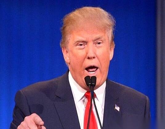 票都还没投，大洋彼岸那家伙直接就把庆功宴给安排上了。这叫什么？这叫直接告诉你